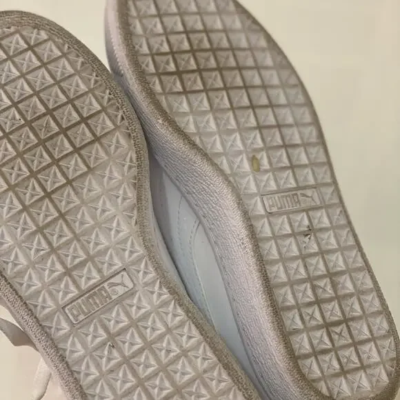 Puma heart sneakers! True to size - Picture 7 of 8